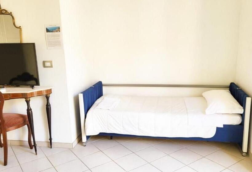 اتاق استاندارد سه تخته با بالکن, Santi E Saraceni Rooms