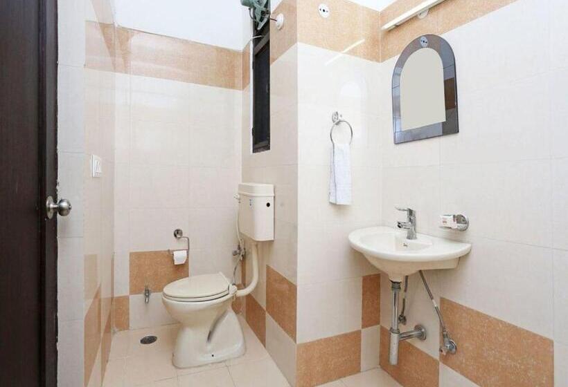 Quarto Familiar, Hari Villa