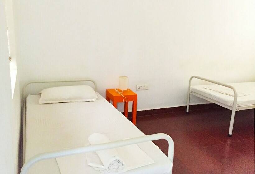 Quarto Estandar, Summer By Thehostelcrowd