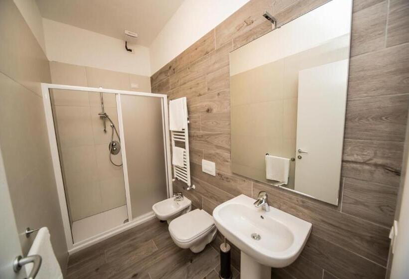 스탠다드 룸 킹사이즈 침대, B&b Corte Sul Naviglio Cin I T 0 1 5 0 7 0 C 1 3 X U I L Q C V