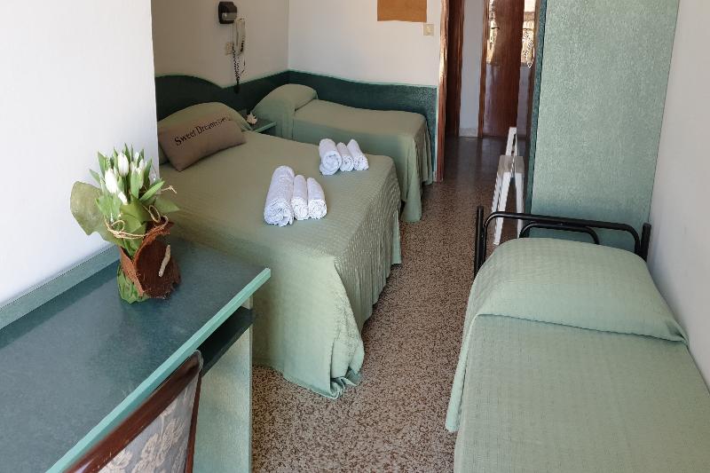 اتاق استاندارد چهار تخته, Concordia Palace