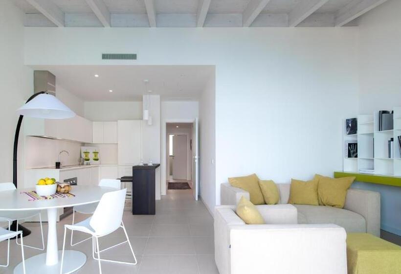 1 Bedroom Apartment Lake View, Filario Hotel & Residences