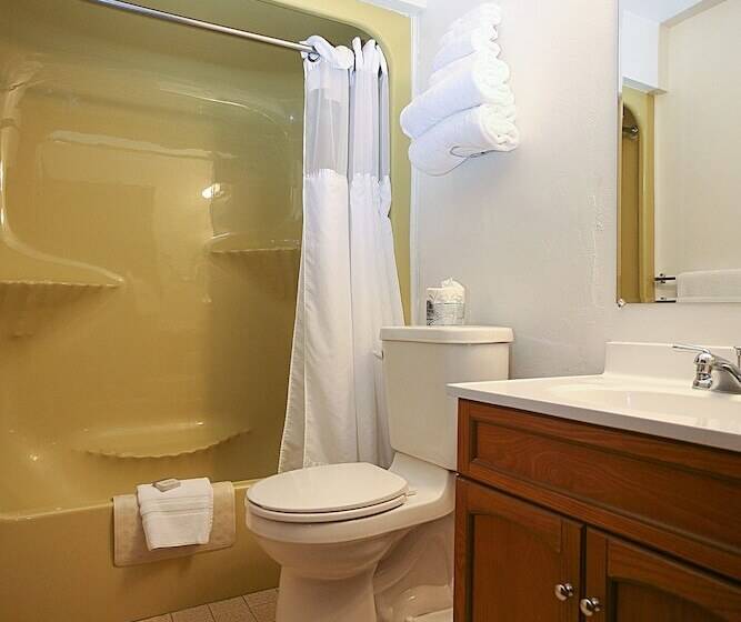 Номер Стандарт 2 Двуспальные Кровати, Pine Grove Resort