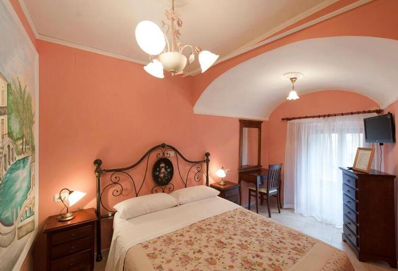 اتاق استاندارد چهارنفره با بالکن, La Casa Dei Nonni B&b