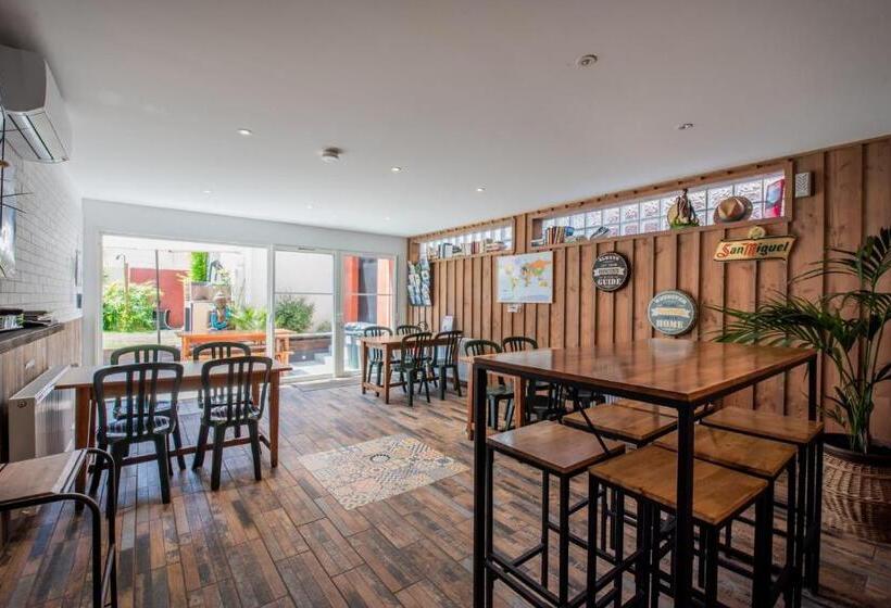 Кровать в Общей Комнате, Villa Zenith Hostel La Surf House