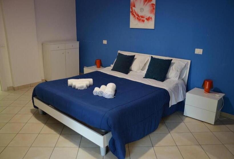 اتاق لوکس با بالکن, B&b Acquamarina