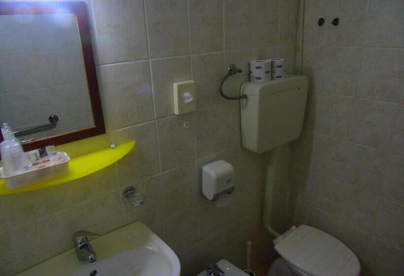 Трежместный Номер Economy, Zeus Lido Di Classe Room Only