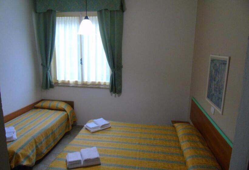 Трежместный Номер Economy, Zeus Lido Di Classe Room Only