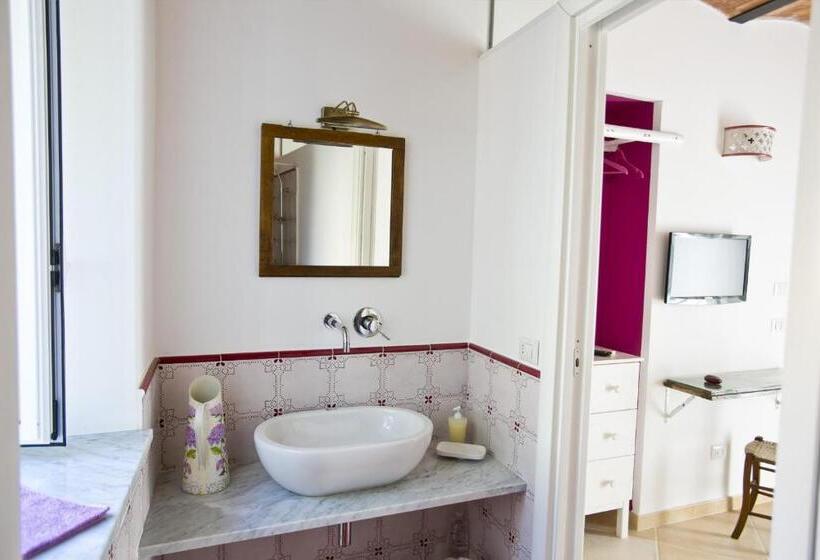 اتاق استاندارد, La Via Del Carretto B&b