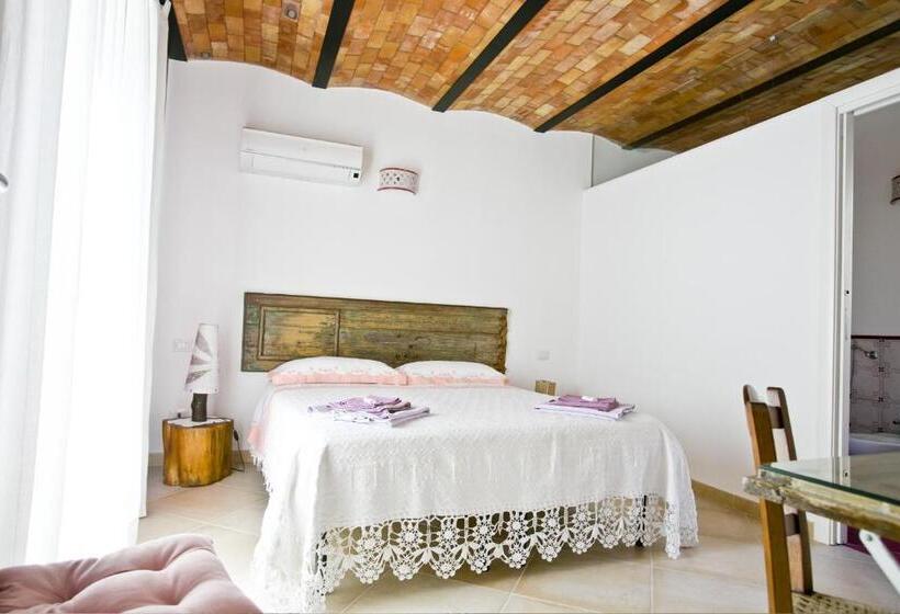 اتاق استاندارد, La Via Del Carretto B&b