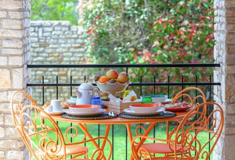 اتاق استاندارد با چشم‌انداز استخر, B&b Villa Adriana