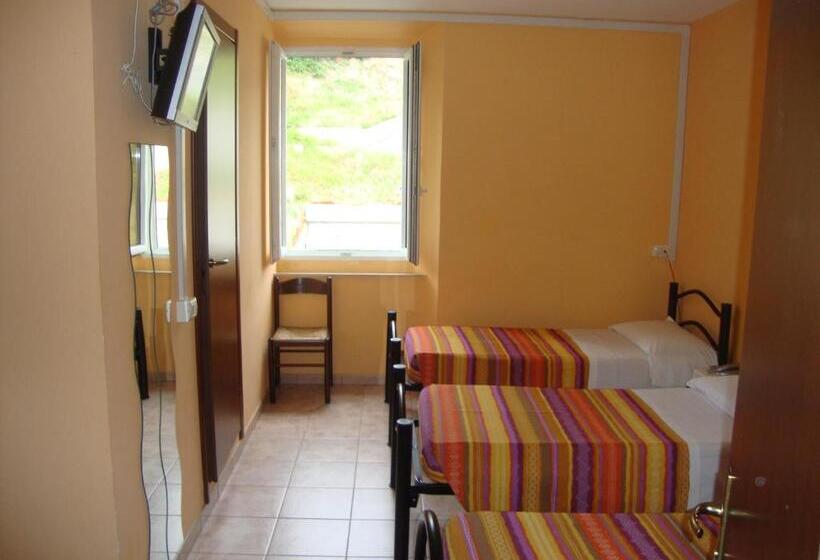 اتاق استاندارد سه نفره, Albergo Gino