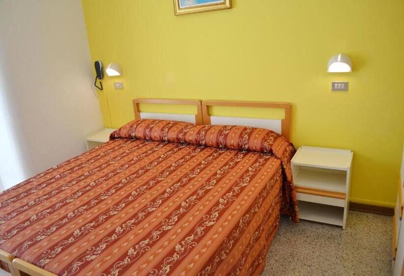 Quarto Estandar com Sacada, Solmar