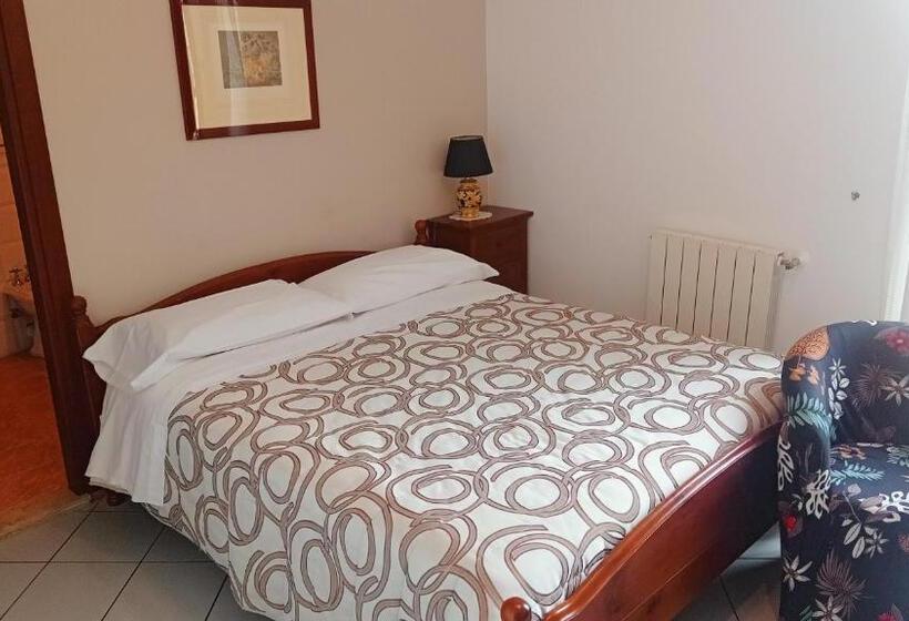 اتاق استاندارد با بالکن و چشم‌انداز دریا, I Tetti Di Girgenti