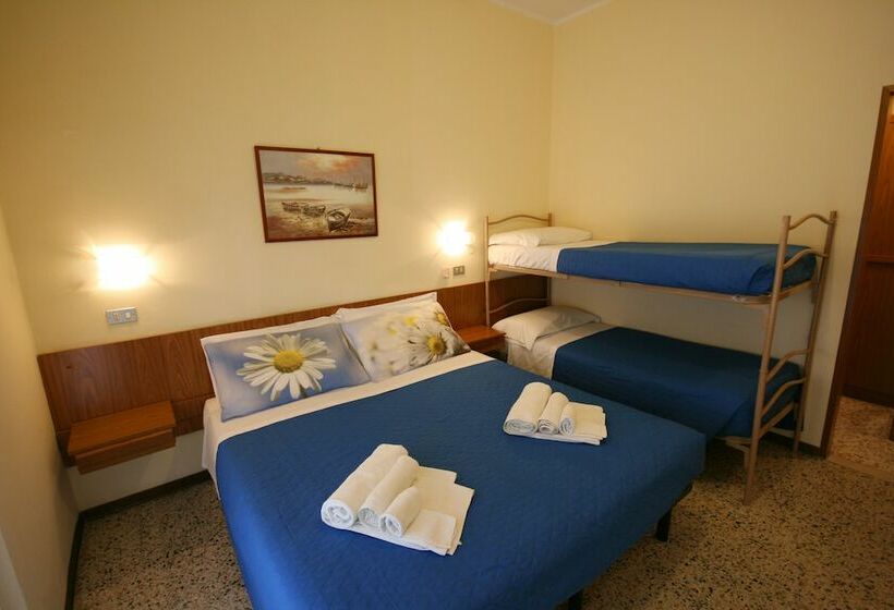 اتاق استاندارد سه نفره, Amalfi