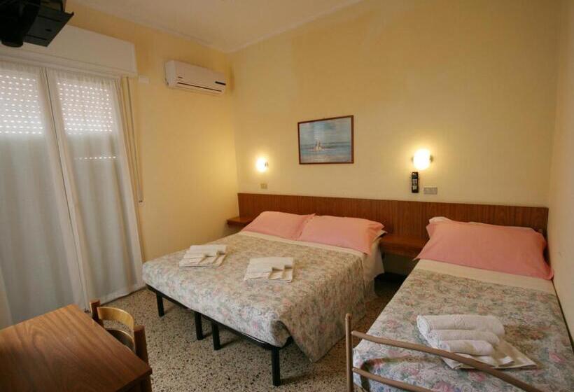 اتاق استاندارد سه نفره, Amalfi