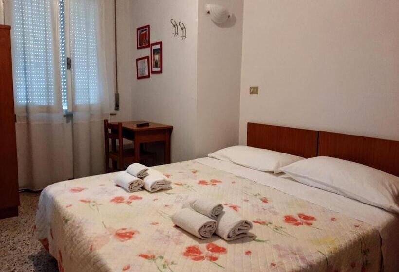 اتاق اکونومی, Amalfi