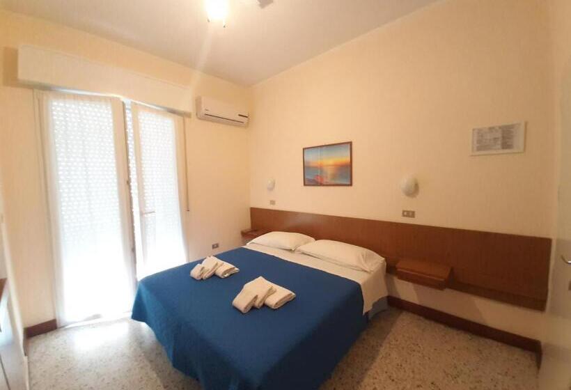 اتاق اکونومی, Amalfi