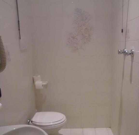 Economy Triple Room, Paolina