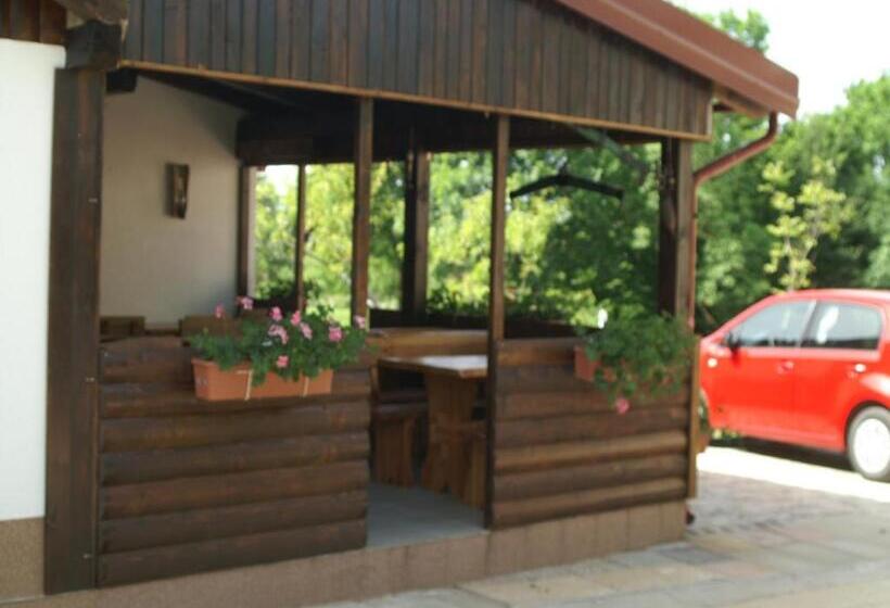 Дом 1 Спальня, Bed & Breakfast Helena