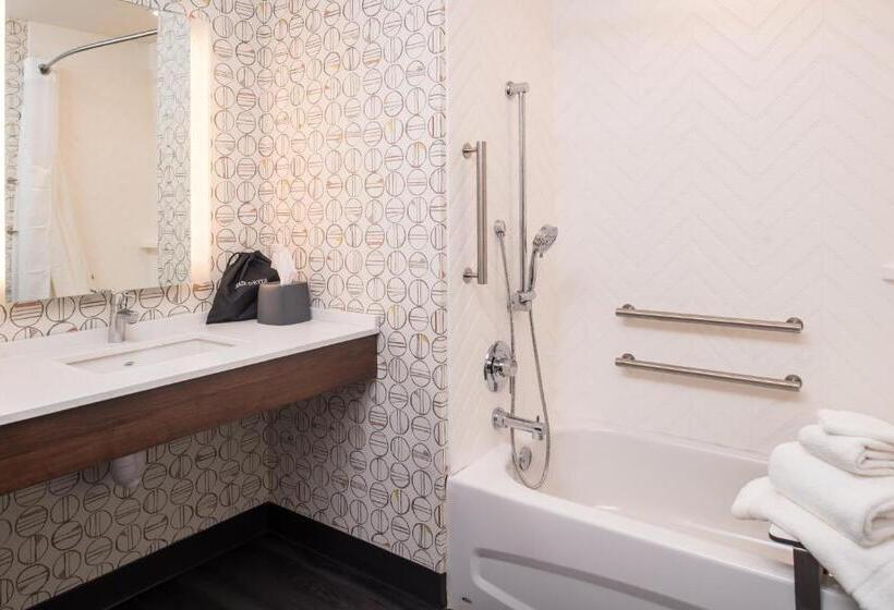 Номер Стандарт Кровать Кинг Адаптированный для Инвалидов, Holiday Inn Joplin, An Ihg