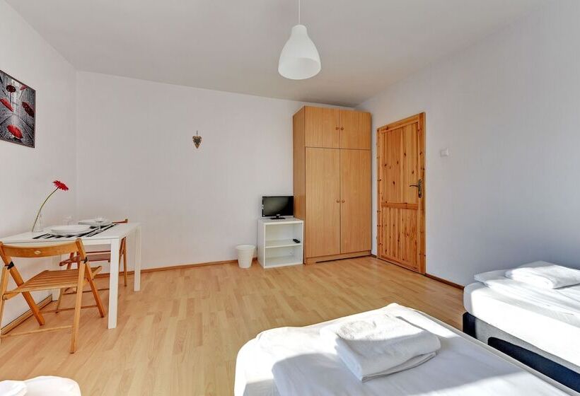 Pokój Trzyosobowy Standard Wspólna Łazienka, Nice Rooms   Pokoje Gościnne
