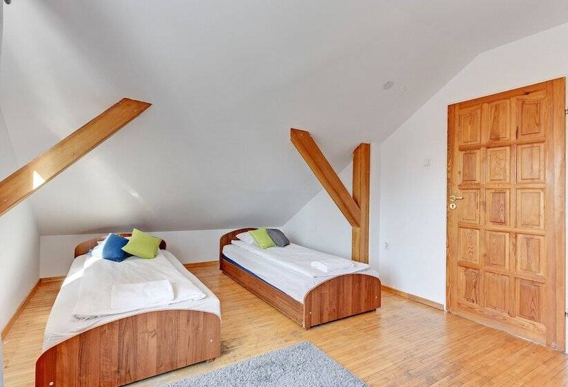 Pokój Czteroosobowy Standard, Nice Rooms   Pokoje Gościnne