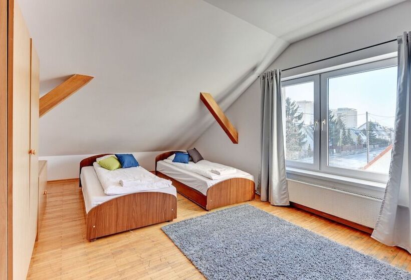 Pokój Czteroosobowy Standard, Nice Rooms   Pokoje Gościnne
