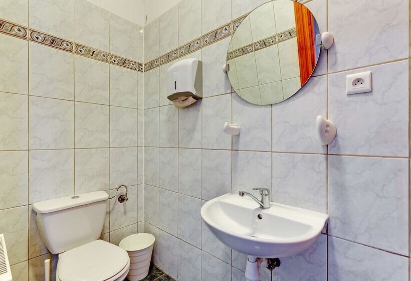 חדר סטנדרטי לארבעה עם חדר אמבטיה משותף, Nice Rooms   Pokoje Gościnne