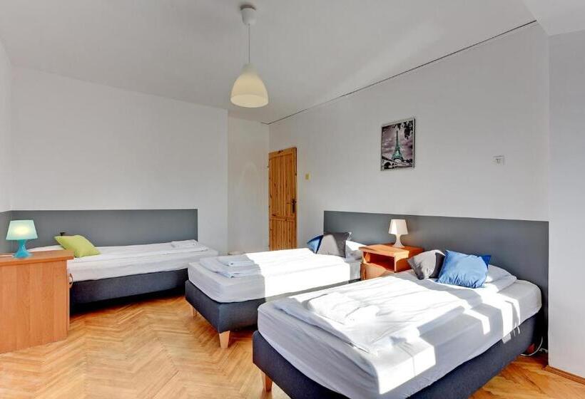 Pokój Trzyosobowy Standard Wspólna Łazienka, Nice Rooms   Pokoje Gościnne
