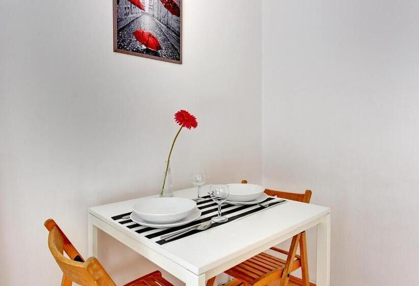חדר סטנדרט לשלושה עם חדר אמבטיה משוף, Nice Rooms   Pokoje Gościnne
