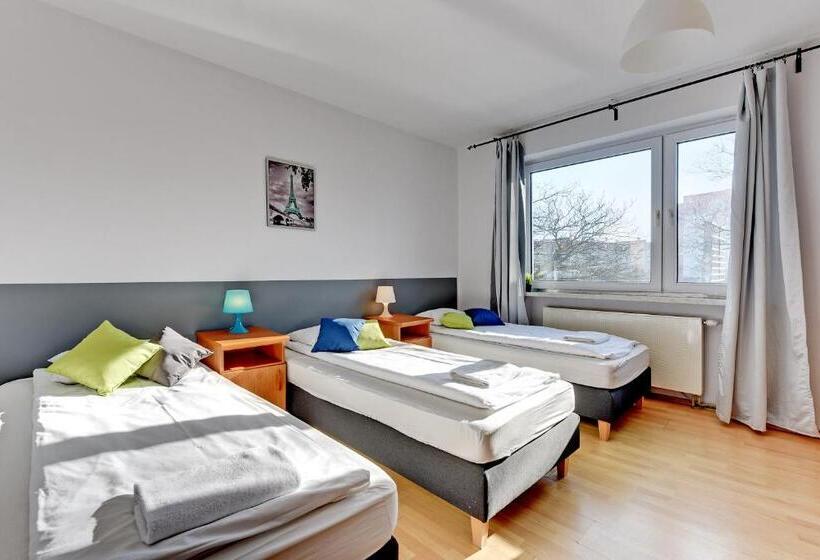 Pokój Trzyosobowy Standard Wspólna Łazienka, Nice Rooms   Pokoje Gościnne