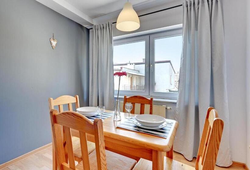 חדר סטנדרטי לארבעה עם חדר אמבטיה משותף, Nice Rooms   Pokoje Gościnne
