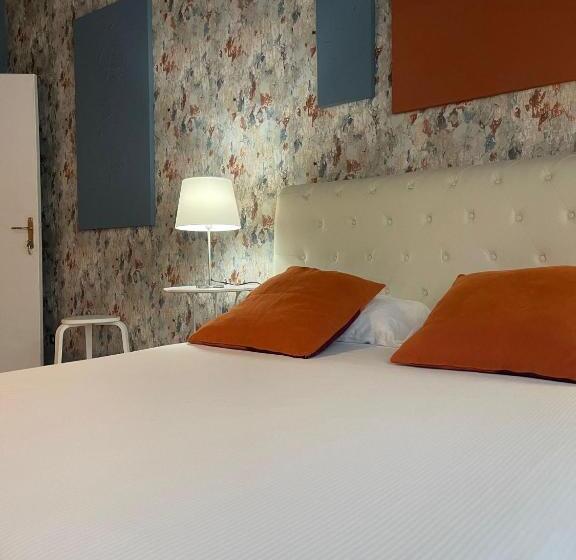 Camera Quadrupla Standard, Central Suite Bed&breakfast