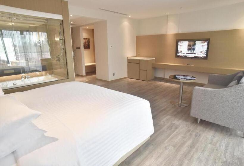 带大床的行政房间, Courtyard By Marriott Siem Reap Resort