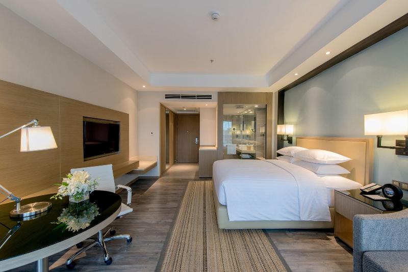 带泳池观景的豪华房, Courtyard By Marriott Siem Reap Resort