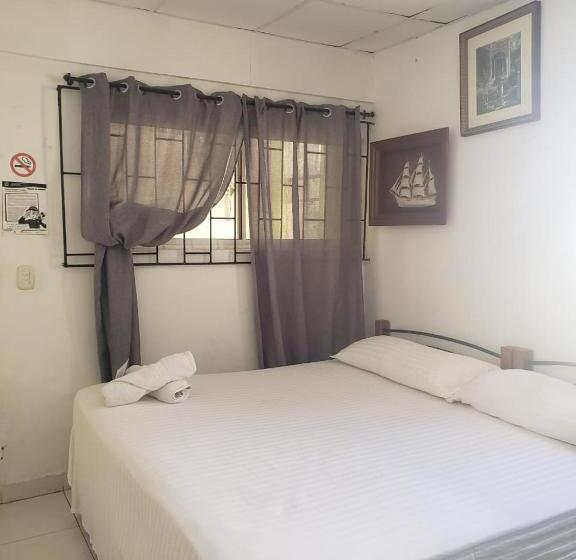 带阳台的三人标准间, Posada Nativa Trinsan Centro
