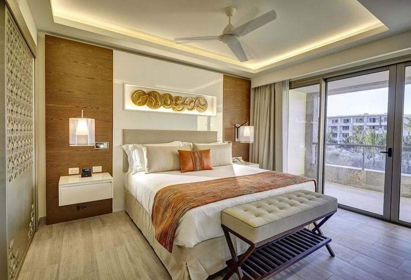 سوییت جونیور لوکس با چشم‌انداز دریا, Royalton Bavaro, An Autograph Collection Allinclusive Resort & Casino