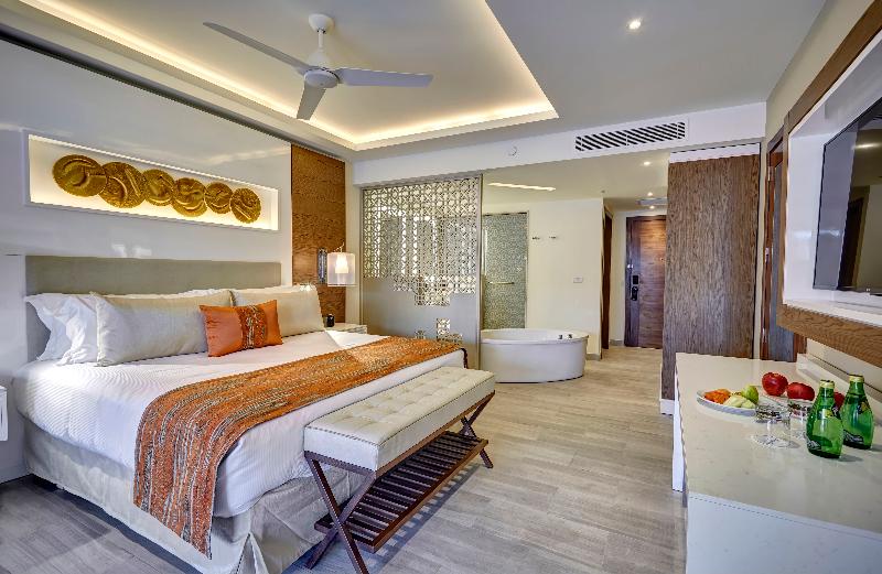 سوییت جونیور لوکس با چشم‌انداز دریا, Royalton Bavaro, An Autograph Collection Allinclusive Resort & Casino