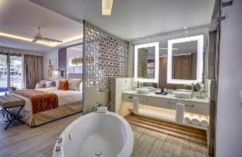 سوئیت جونیور کلوب با چشم‌انداز دریا, Royalton Bavaro, An Autograph Collection Allinclusive Resort & Casino