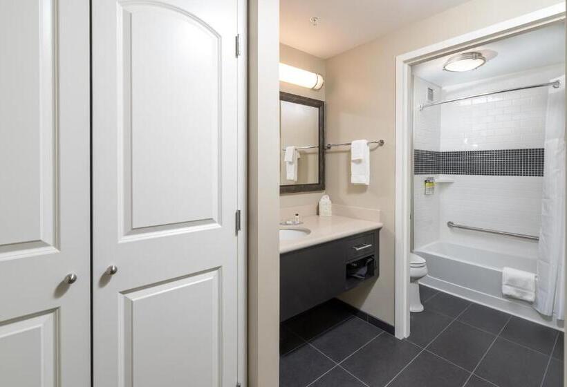 带大床的复式套间, Staybridge Suites   Saskatoon   University, An Ihg