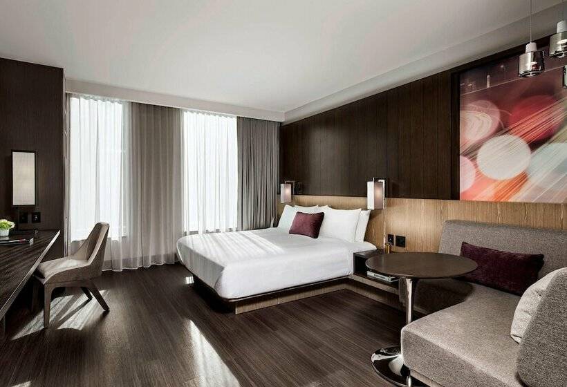Номер Клуб, Toronto Marriott Markham