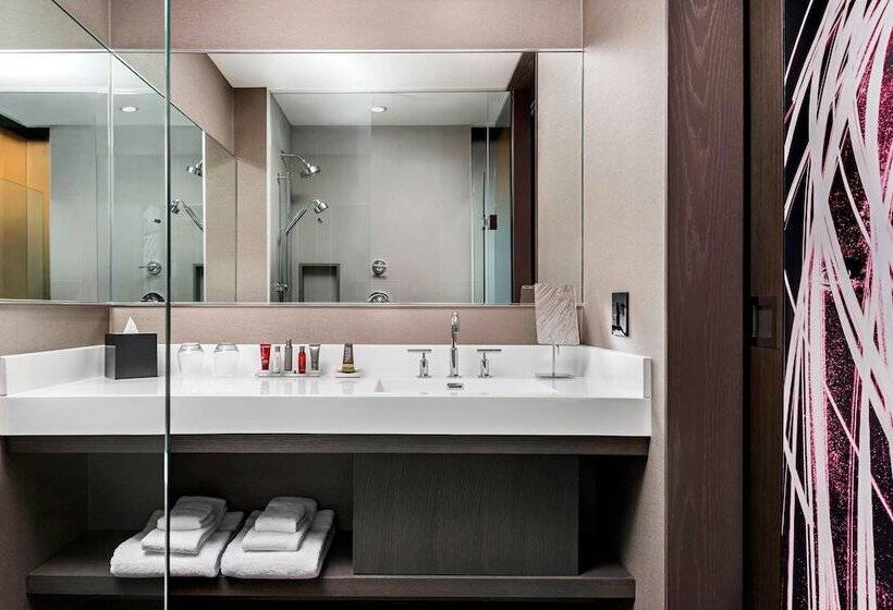 Номер Клуб, Toronto Marriott Markham