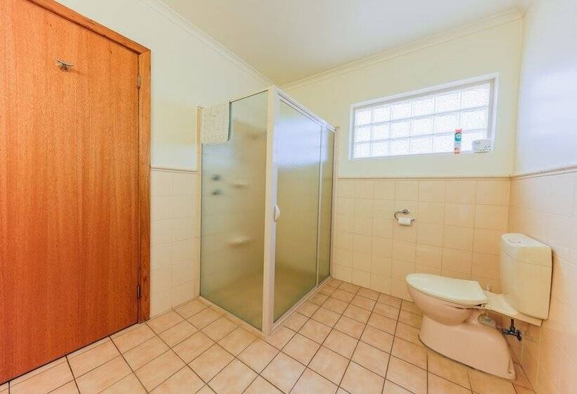 Семейный Номер, Country Roads Motor Inn Naracoorte
