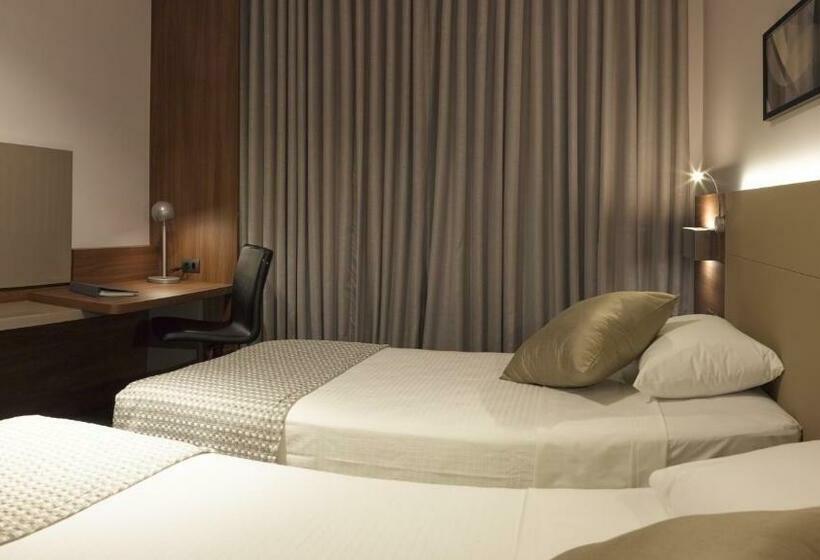 Номер Superior, Jl Hotel By Bourbon