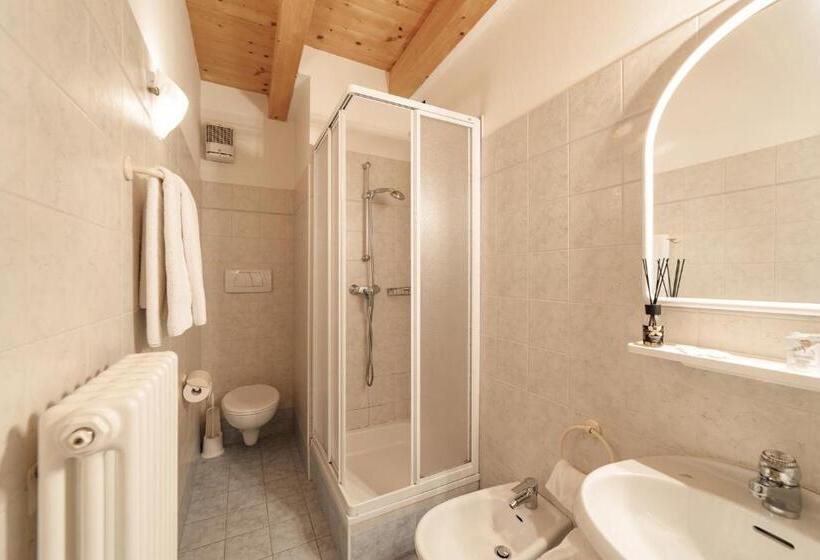 舒适三人间, Al Bivio   Pizzeria, Pool & Sauna