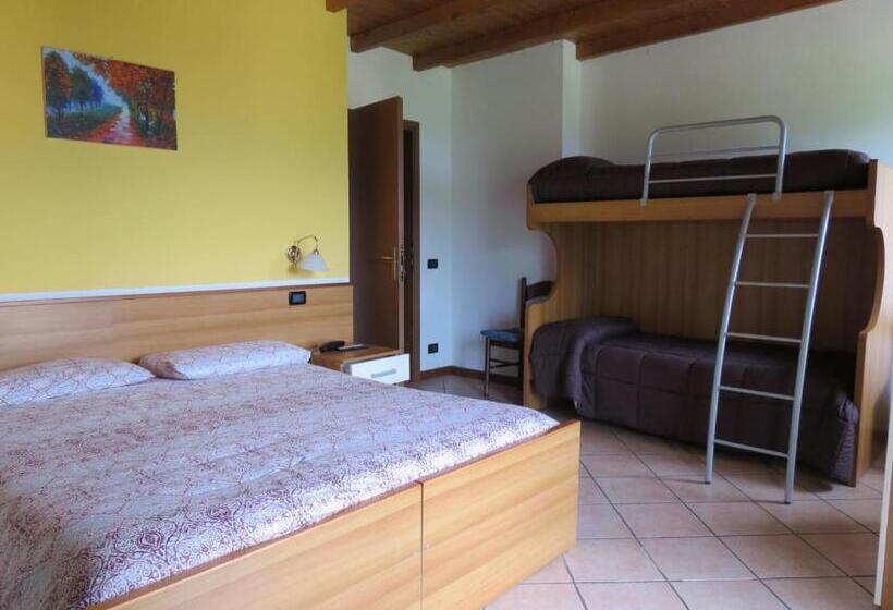 Четырехместный Номер Стандарт, Albergo Ristorante Innocenti