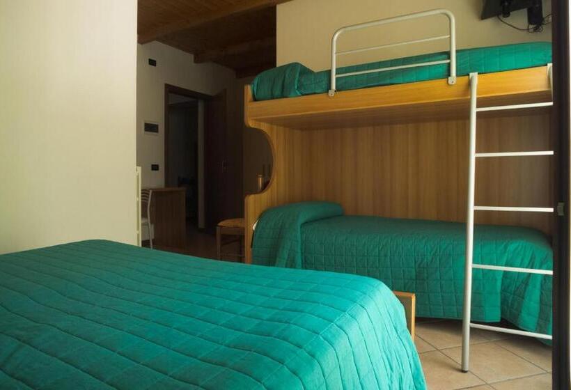 Четырехместный Номер Стандарт, Albergo Ristorante Innocenti