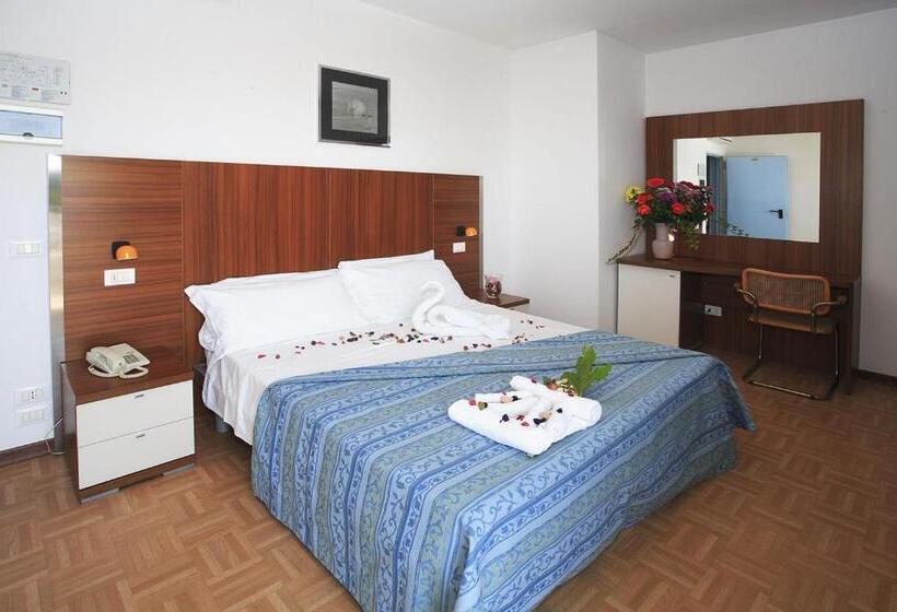 Трехместный Номер Стандарт с Балконом, Villa Aspe