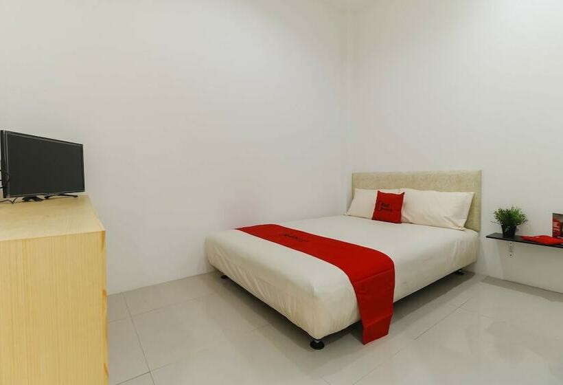 Номер Economy, Reddoorz Plus @ Kapuk Business Park